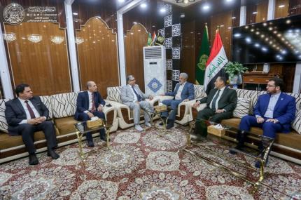  جامعة الكوفة تبحث مع العتبة العلوية رعاية تدريب طلبة الكليات في مشاريع العتبة المقدسة