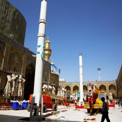المباشرة بتنصيب الاعمدة الاربعة للجزء الجنوبي الغربي للصحن الحيدري الشريف ضمن مشروع نصب المظلات العملاقة في العتبة العلوية المقدسة