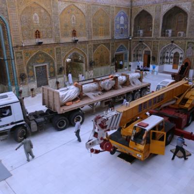 الكوادر الهندسية في العتبة العلوية المقدسة تباشر بإدخال أعمدة المظلات العملاقة لمشروع التنصيب في الصحن الحيدري الشريف