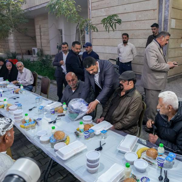 في إطار رعايتها الأبوية .. العتبة العلوية المقدسة تُقيم مأدبة إفطار للنزلاء في دار المُسنّين في النجف الأشرف