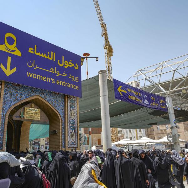 المترجمون في العتبة العلويّة المقدّسة جسورُ التواصل في خدمة زائري الأربعين من مختلف الجنسيّات