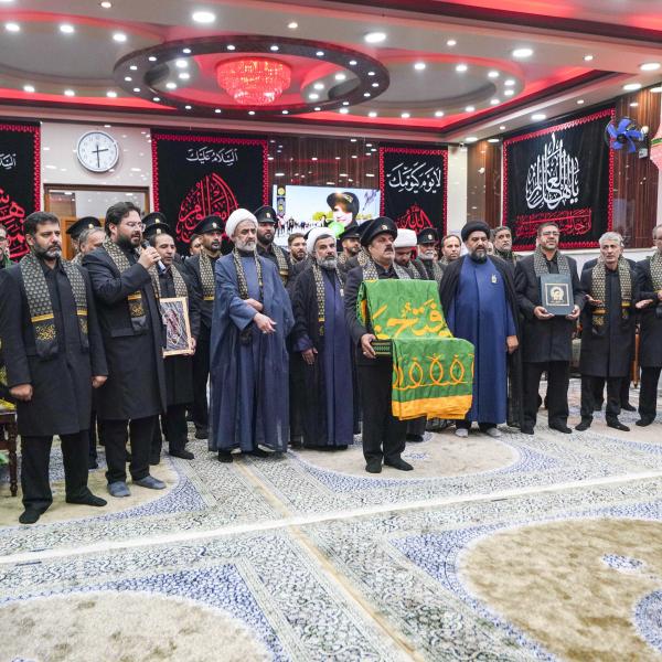 العتبة العلويّة المقدّسة تتسلّّم راية المرقد الرضويّ المطهّر 