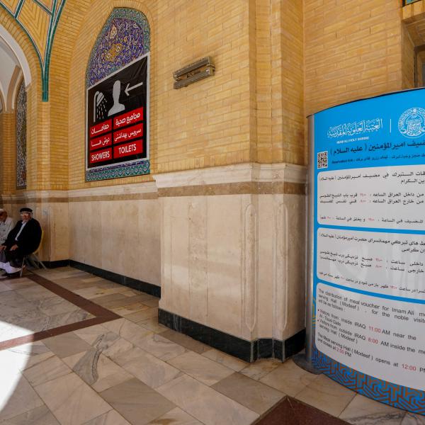 العتبة العلوية المقدَّسة تعتمدُ النظام الإلكترونيَّ في توزيع بطاقات التبرك لمضيف أمير المؤمنين (عليه السلام)