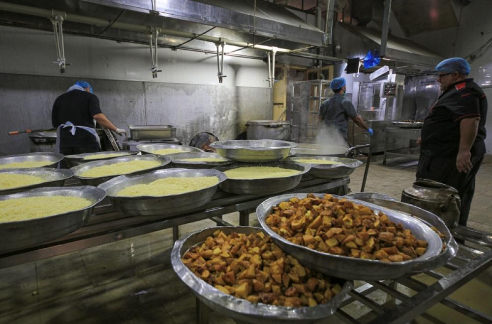 مضيف العتبة العلوية .. جهود استثنائية تعكس الكرم العلوي في دعم الكوادر الصحية والمصابين بالجائحة