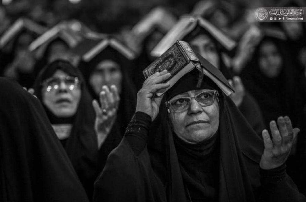 المؤمنون يؤدون مراسيم ليلة القدر الثانية ويقدمون العزاء باستشهاد أمير المؤمنين(عليه السلام)- صور- 