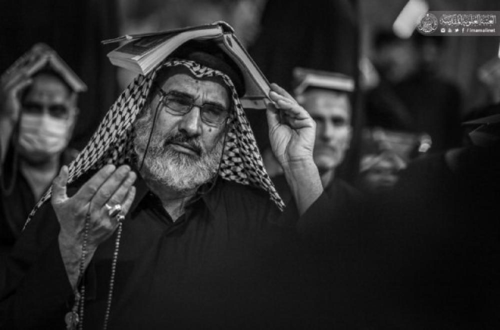 المؤمنون يؤدون مراسيم ليلة القدر الثانية ويقدمون العزاء باستشهاد أمير المؤمنين(عليه السلام)- صور- 
