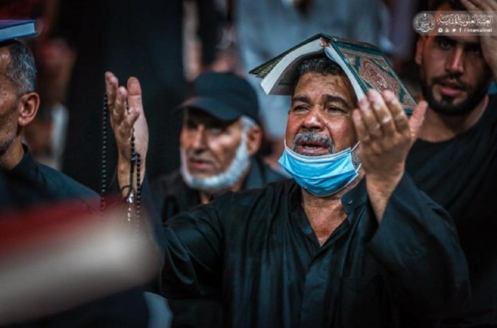 المؤمنون يؤدون مراسيم ليلة القدر الثانية ويقدمون العزاء باستشهاد أمير المؤمنين(عليه السلام)- صور- 