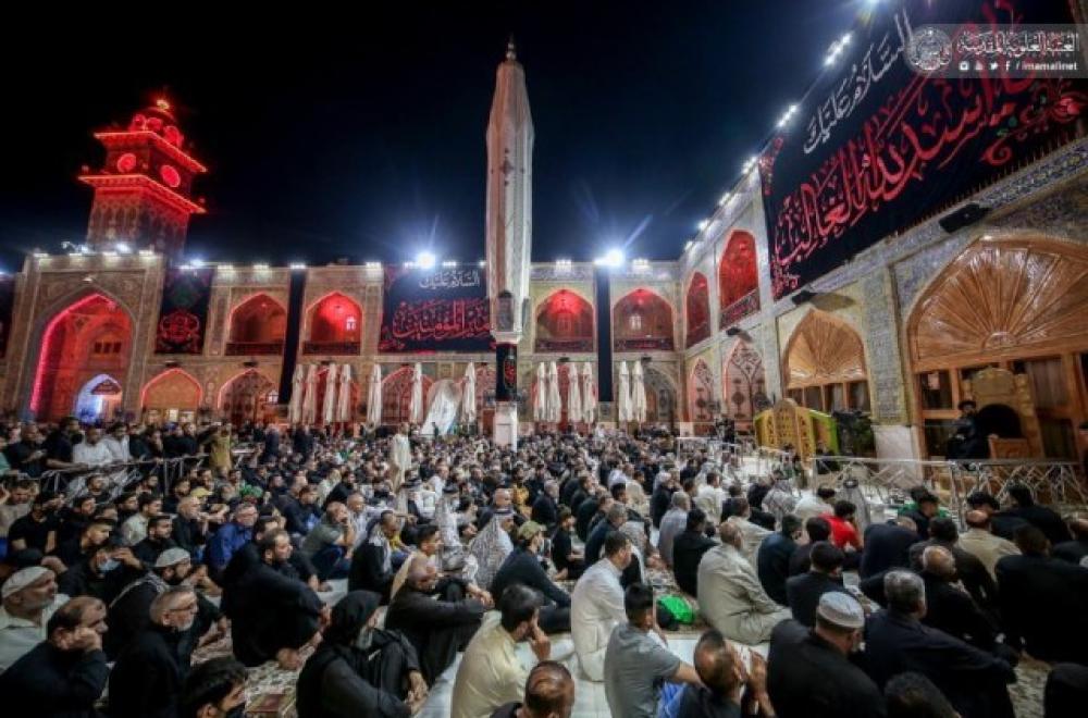 المؤمنون يؤدون مراسيم ليلة القدر الثانية ويقدمون العزاء باستشهاد أمير المؤمنين(عليه السلام)- صور- 