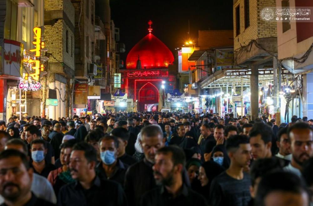 شاهد أجواء الزيارة وحركة المواكب من جوار مرقد أمير المؤمنين ع في ليلة القدر وحتى ساعات الصباح الأولى  