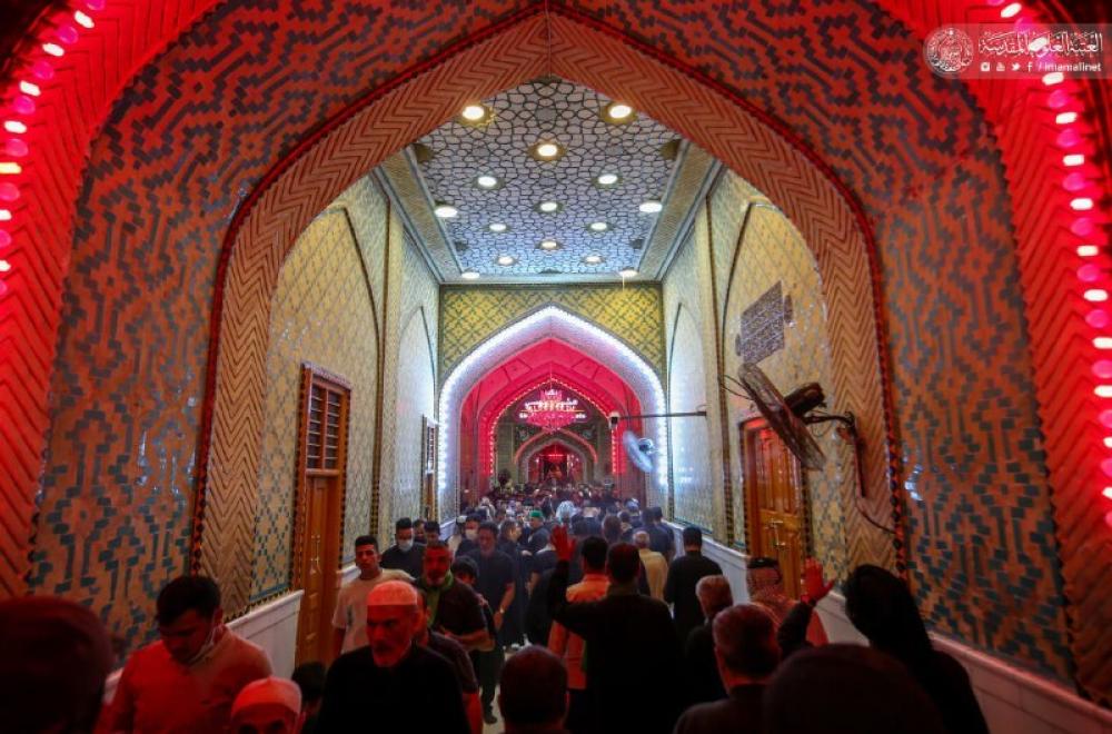 شاهد أجواء الزيارة وحركة المواكب من جوار مرقد أمير المؤمنين ع في ليلة القدر وحتى ساعات الصباح الأولى  
