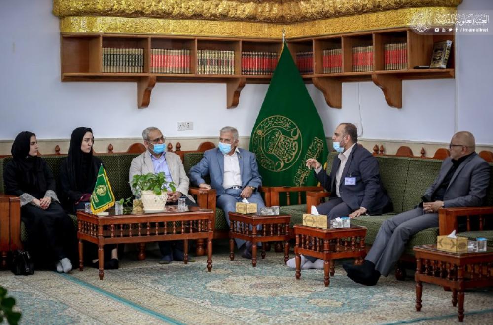 وفد منظمة نداء جنيف الدولية يتشرف بزيارة مرقد أمير المؤمنين (ع)
