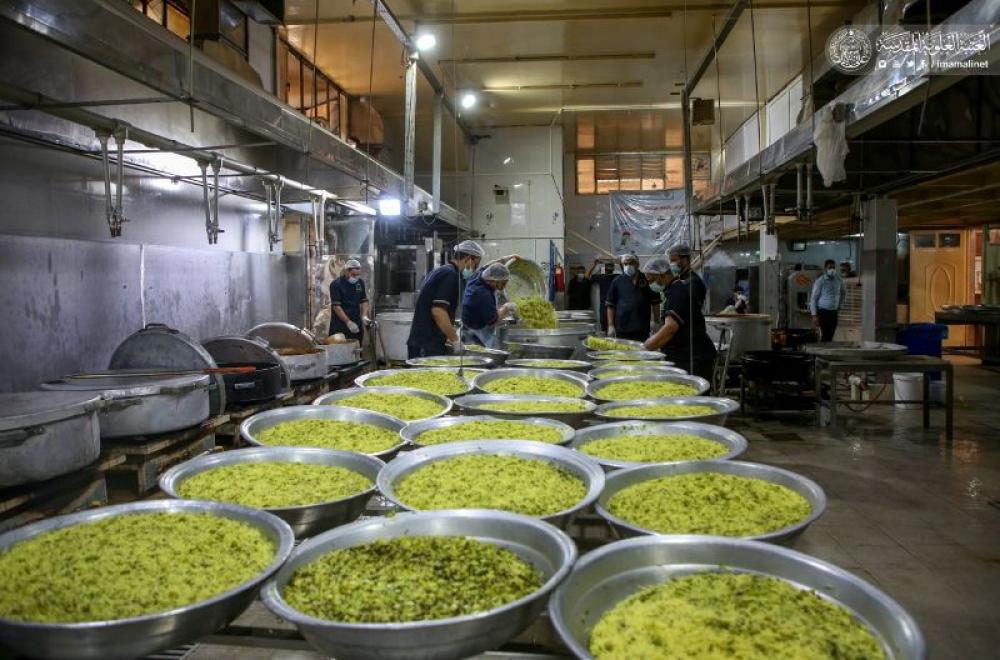 مضيف الزائرين في العتبة العلوية يوزع بركات المولى أمير المؤمنين (ع) في الأضحى المبارك 