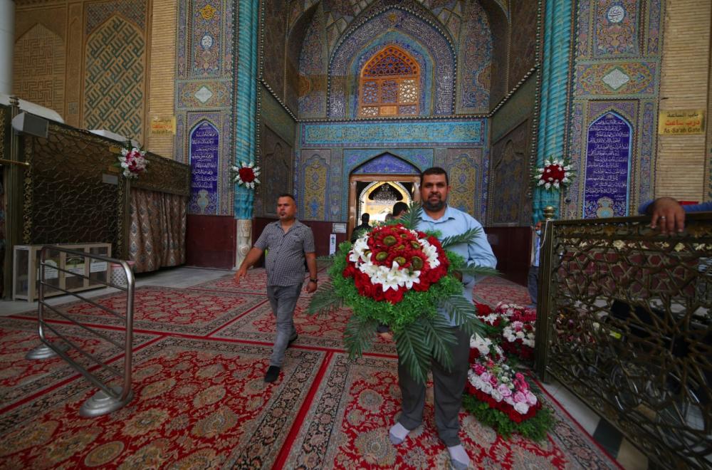 العتبة العلوية المقدسة ... نشر باقات الورود ضمن الاستعدادات الجارية للاحتفال بعيد الغدير الأغر