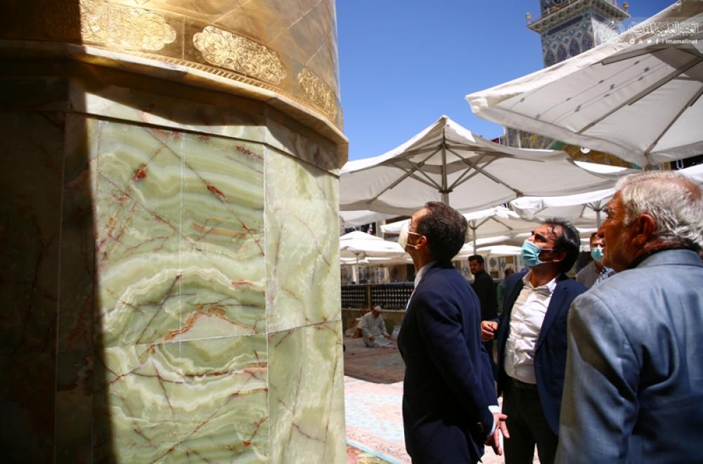 السفير الفرنسي في العراق يبدي انبهاره لمشاهدته المعالم التاريخية والأثرية في رحاب مرقد أمير المؤمنين (ع)
