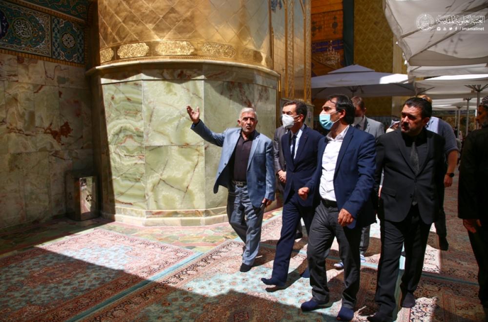 السفير الفرنسي في العراق يبدي انبهاره لمشاهدته المعالم التاريخية والأثرية في رحاب مرقد أمير المؤمنين (ع)