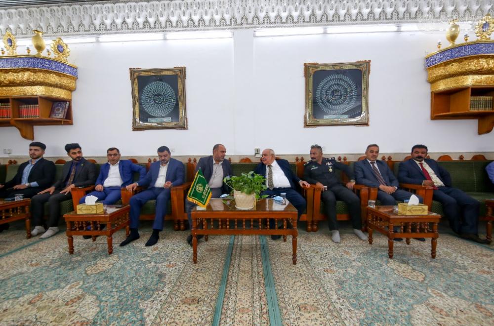 السفير الجزائري في العراق يتشرف بزيارة مرقد أمير المؤمنين (عليه السلام)