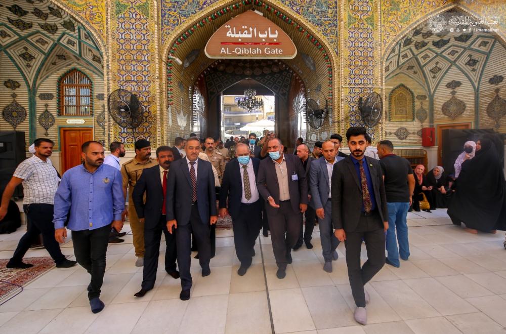السفير الجزائري في العراق يتشرف بزيارة مرقد أمير المؤمنين (عليه السلام)