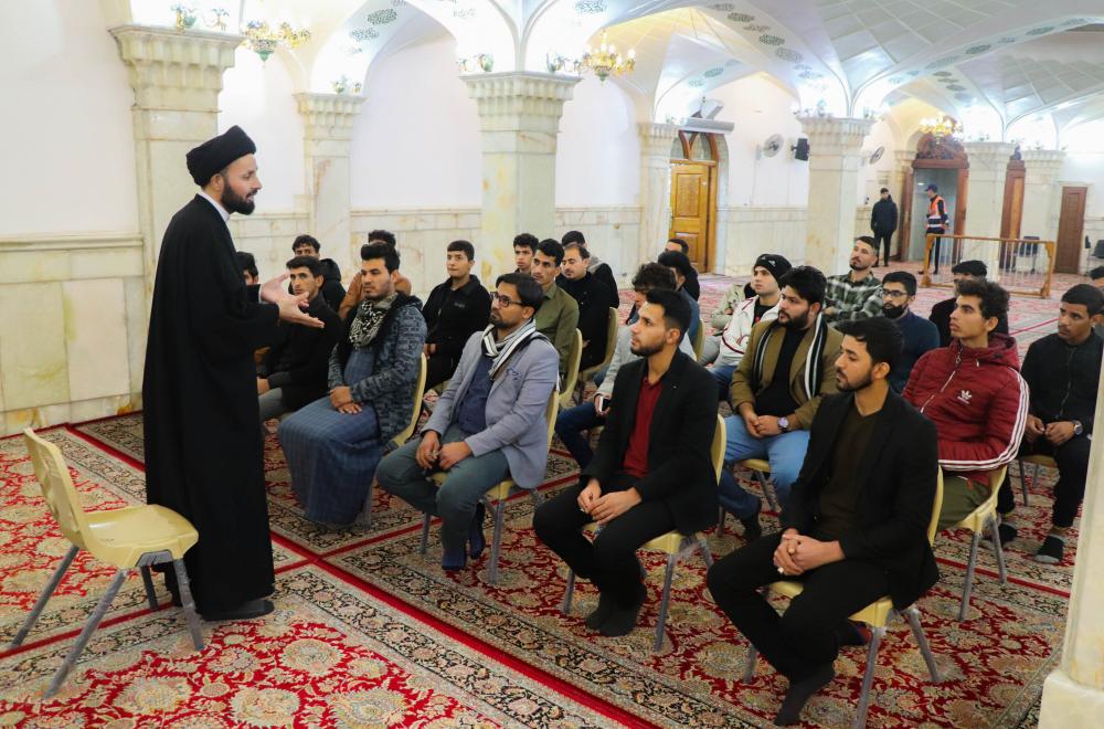 قسم الشؤون الدينية في العتبة العلوية يستضيف جمعا من شباب محافظة البصرة
