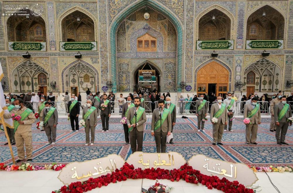 العتبة العلوية المقدسة تحتفي بمولد ريحانة رسول الله (ص) خلال الزيارة الصباحية بتوزيع الورود ونشر معالم الزينة