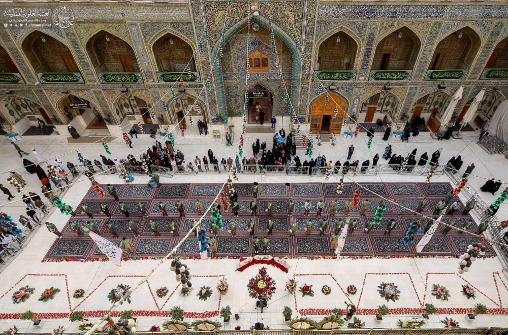 العتبة العلوية المقدسة تحتفي بمولد ريحانة رسول الله (ص) خلال الزيارة الصباحية بتوزيع الورود ونشر معالم الزينة