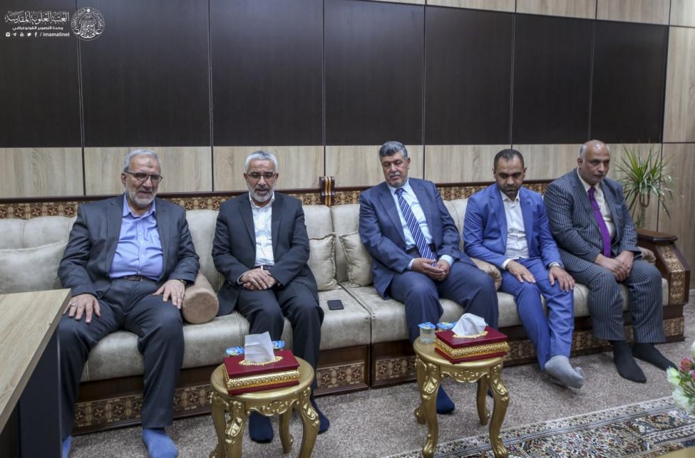 الأمين العام للعتبة العلوية المقدسة يزور العتبة الحسينية المقدسة 