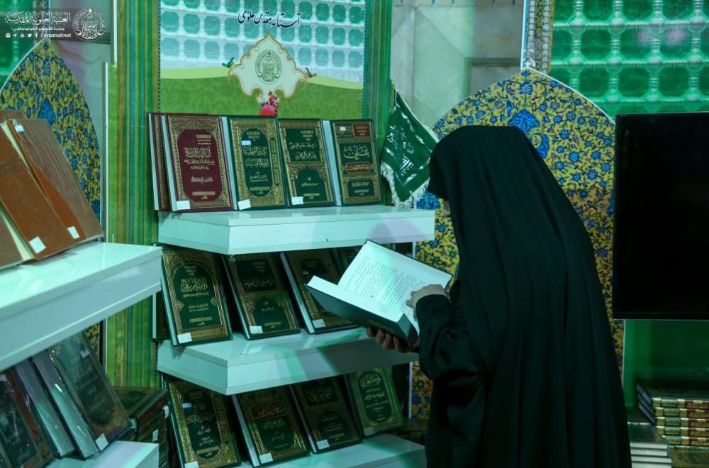 إقبال واسع على جناح العتبة العلوية بمعرض الكتاب الدولي في طهران
