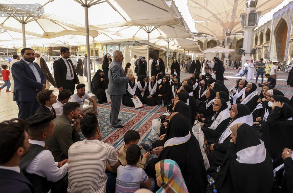طلبة معهد النجف الأشرف التقني الطبي يختتمون عامهم الدراسي عند أمير المؤمنين(ع)