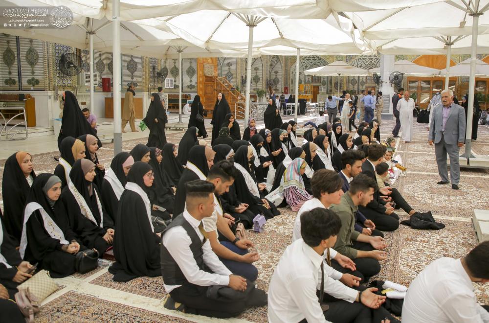 طلبة معهد النجف الأشرف التقني الطبي يختتمون عامهم الدراسي عند أمير المؤمنين(ع)