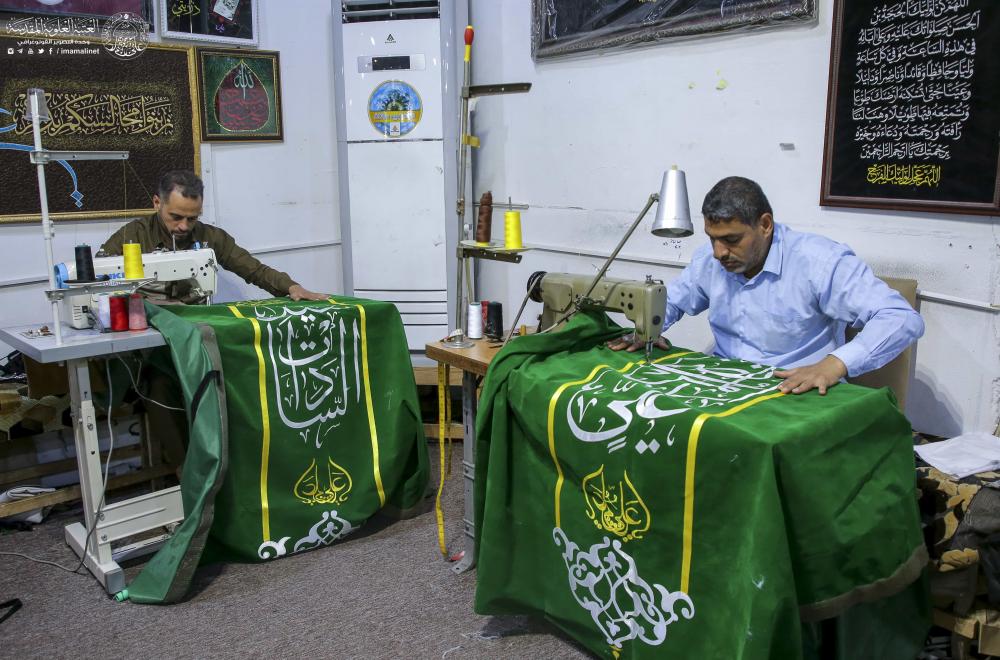 اللافتات الخضراء الخاصة بعيد الغدير الأغر تعكس ولاء منسوبي العتبة العلوية المقدسة لأمير المؤمنين(ع)