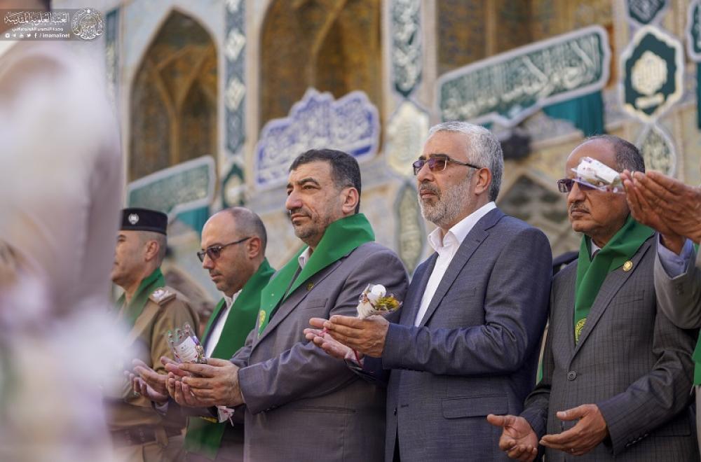  إيذاناً ببدء فعاليات اسبوع الغدير.. العتبة العلوية المقدسة ترفع راية الغدير في الصحن المطهر