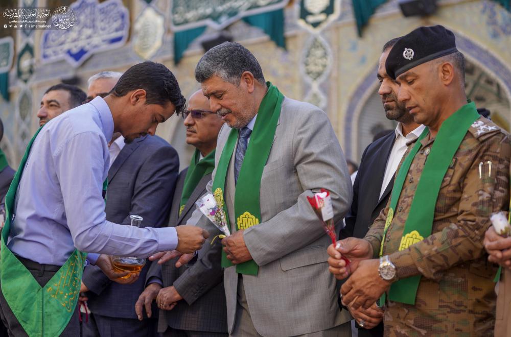  إيذاناً ببدء فعاليات اسبوع الغدير.. العتبة العلوية المقدسة ترفع راية الغدير في الصحن المطهر