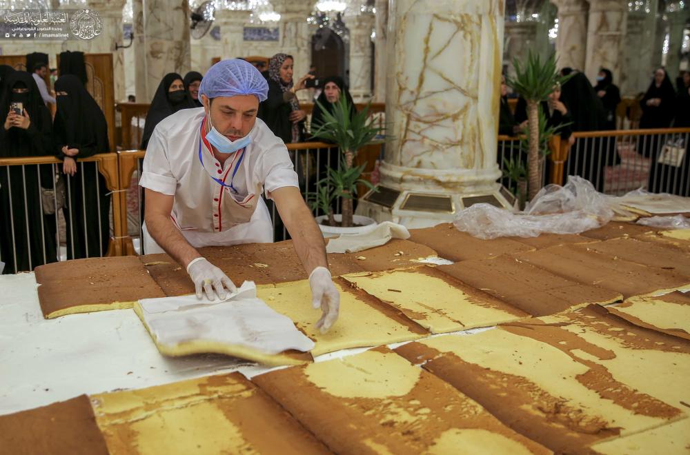ابتهاجاً بيوم الغدير الأغر العتبة العلوية المقدسة تقدم كعكة بطول 1433 متر للزائرين الكرام