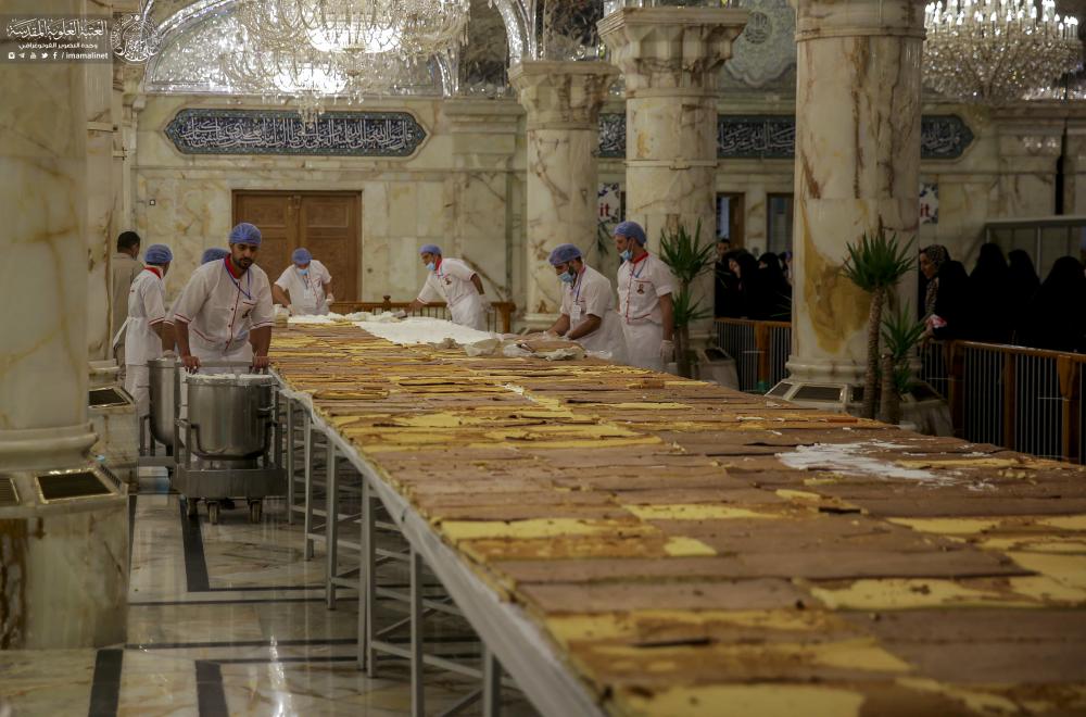 ابتهاجاً بيوم الغدير الأغر العتبة العلوية المقدسة تقدم كعكة بطول 1433 متر للزائرين الكرام