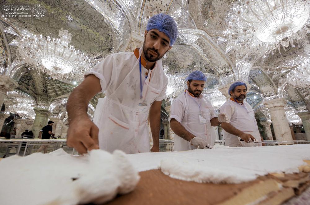 ابتهاجاً بيوم الغدير الأغر العتبة العلوية المقدسة تقدم كعكة بطول 1433 متر للزائرين الكرام