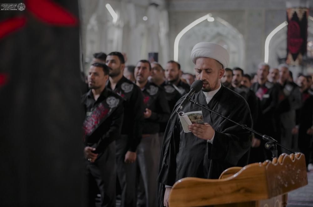 وسط حضور كبير..العتبة العلوية المقدسة تقيم مراسم رفع راية عاشوراء في الصحن الحيدري المطهر 