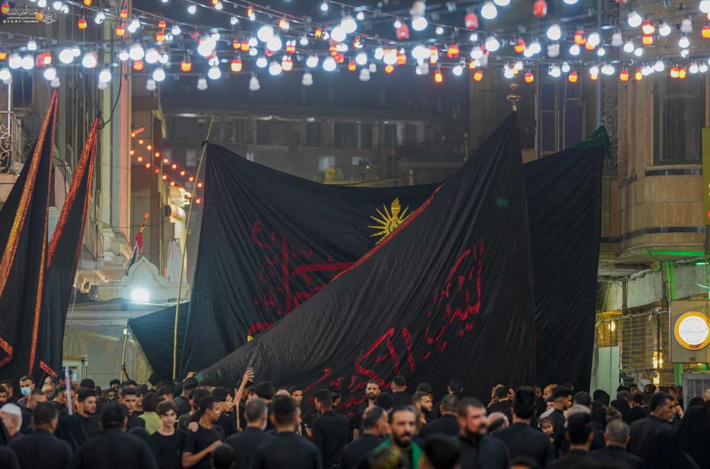 ماتزال المواكب الحسينية تتوافد على حرم أمير المؤمنين(ع) لتعزيته بمصاب الحسين(ع)