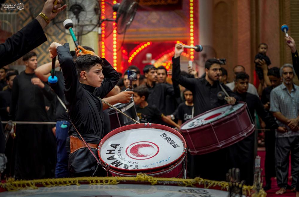 ماتزال المواكب الحسينية تتوافد على حرم أمير المؤمنين(ع) لتعزيته بمصاب الحسين(ع)