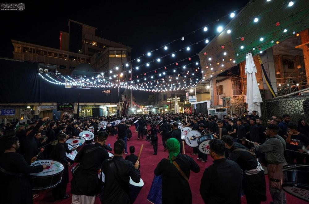 ماتزال المواكب الحسينية تتوافد على حرم أمير المؤمنين(ع) لتعزيته بمصاب الحسين(ع)