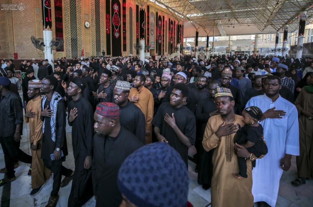 موكب مركز الدراسات الأفريقية في العتبة العباسية المقدسة يقدم العزاء للمولى أمير المؤمنين (عليه السلام) 