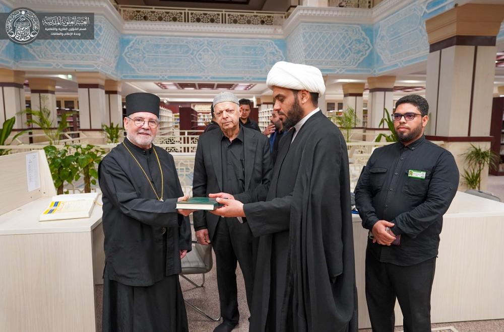 ممثل المسيح الأرثوذكس في إسبانيا والبرتغال يبدي إعجابه بما تضمُّه مكتبة الروضة الحيدرية المطهرة