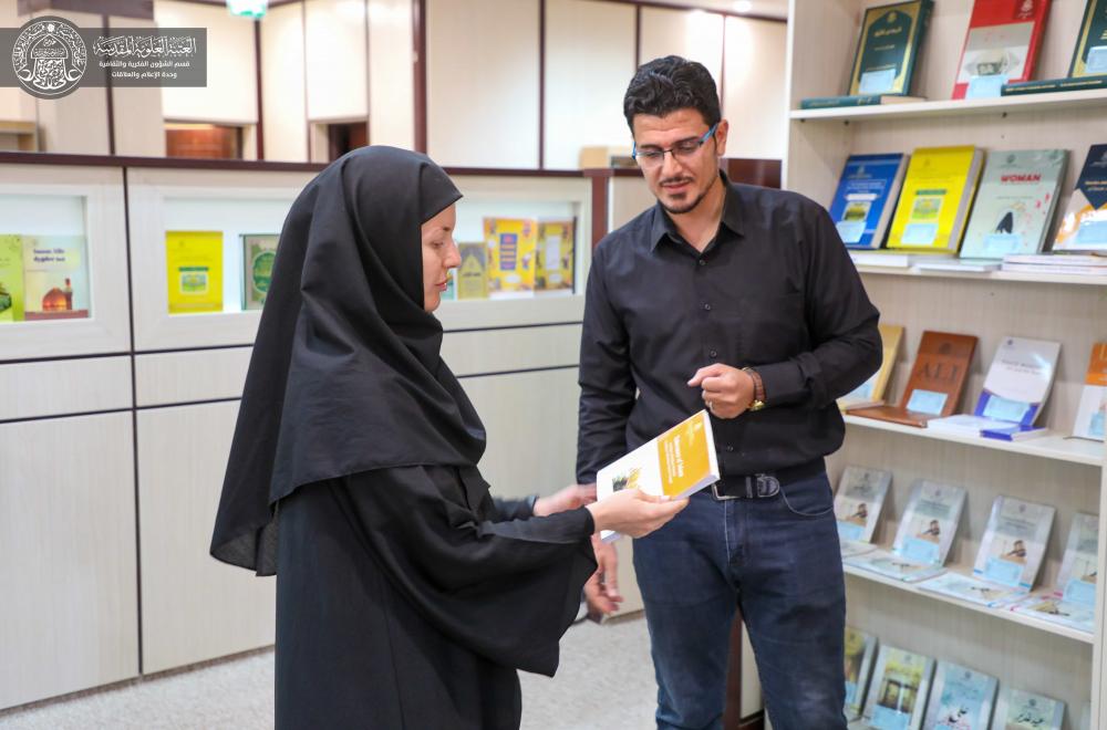 زائرة رومانية تزور وحدة الترجمة في العتبة العلوية المقدسة