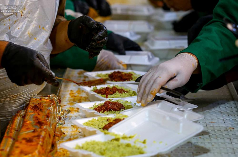 مضيف الزائرين يوزع أكثر من 100 ألف وجبة بمناسبة رحيل سيد الكائنات النبي محمد (ص) 