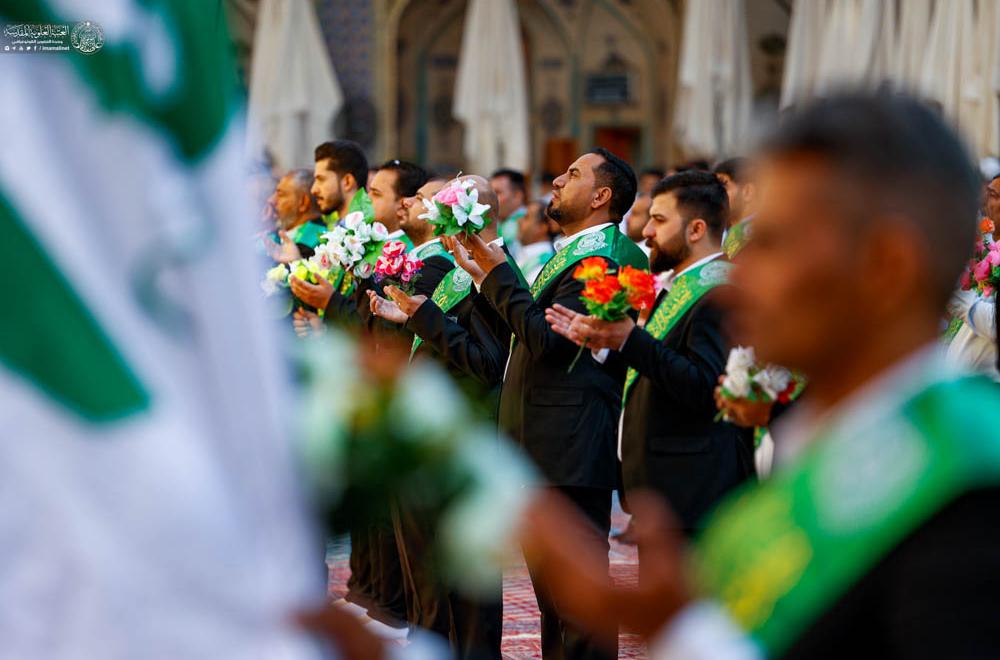 بالصور...منتسبو العتبة العلوية المقدسة يحيون الذكرى العطرة لولادة سيد الكائنات وخاتم الأنبياء محمد (صلى الله عليه وآله وسلّم) في رحاب مرقد ابن عمه المولى أمير المؤمنين (عليه السلام)
