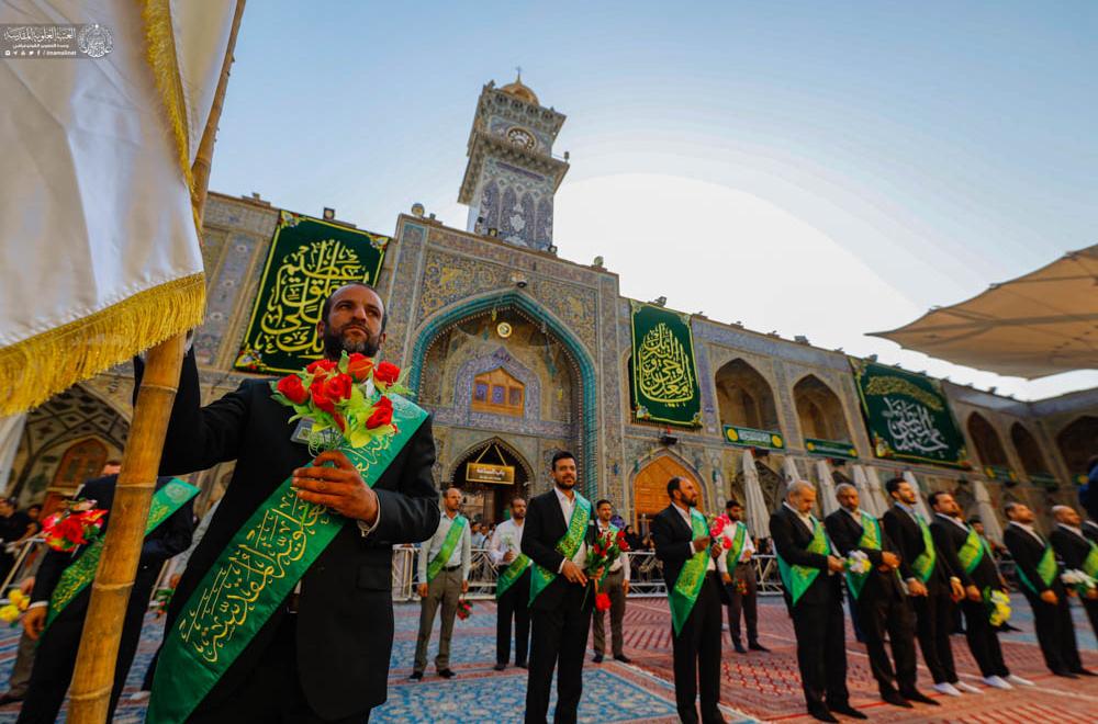 بالصور...منتسبو العتبة العلوية المقدسة يحيون الذكرى العطرة لولادة سيد الكائنات وخاتم الأنبياء محمد (صلى الله عليه وآله وسلّم) في رحاب مرقد ابن عمه المولى أمير المؤمنين (عليه السلام)