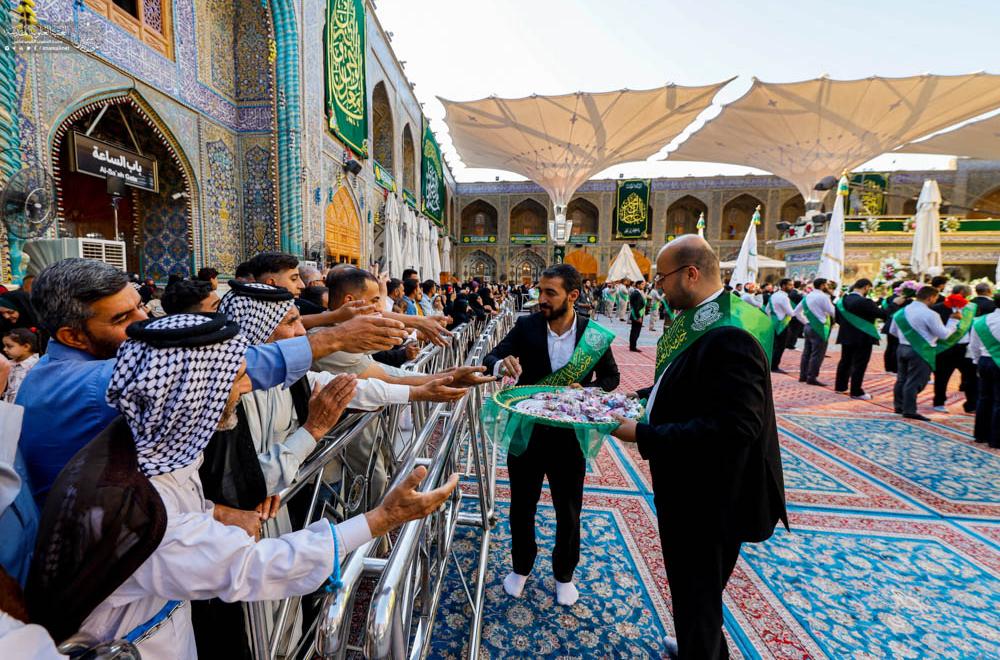 بالصور...منتسبو العتبة العلوية المقدسة يحيون الذكرى العطرة لولادة سيد الكائنات وخاتم الأنبياء محمد (صلى الله عليه وآله وسلّم) في رحاب مرقد ابن عمه المولى أمير المؤمنين (عليه السلام)