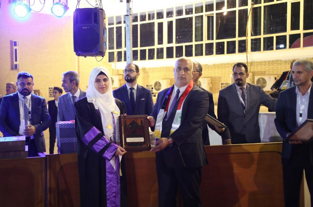 العتبة العلوية تحتفي بالطلبة الأوائل من كليات جامعة الكوفة في يوم تخرجهم