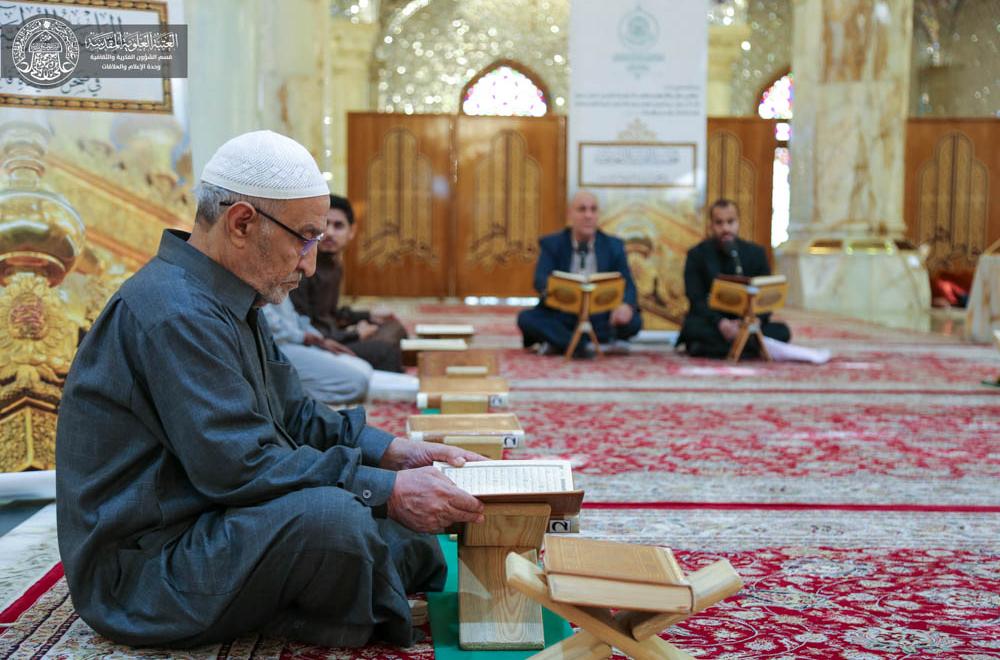 دار القرآن الكريم تقيم جلسات تعليمية قرآنية للزائرين الوافدين إلى حرم المولى أمير المؤمنين (ع)