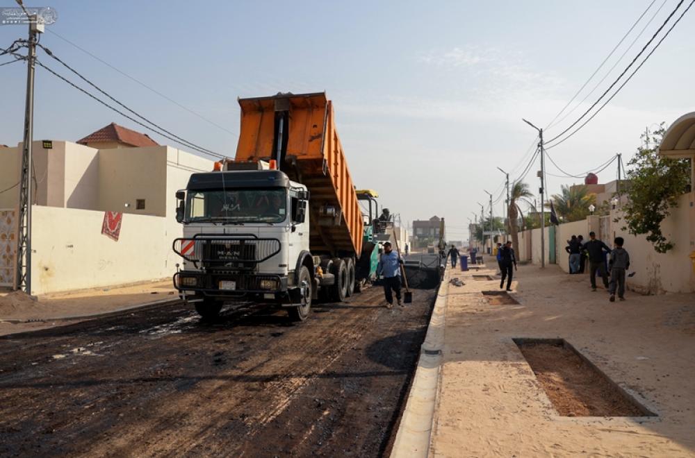 قسم الشؤون الهندسية يعبد شوارع مجمع قنبر السكني