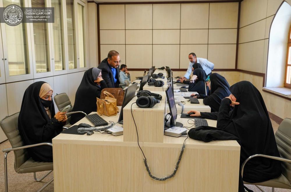 وفد من طلبة كلية الفقه في جامعة الكوفة يزور مكتبة الروضة الحيدرية  