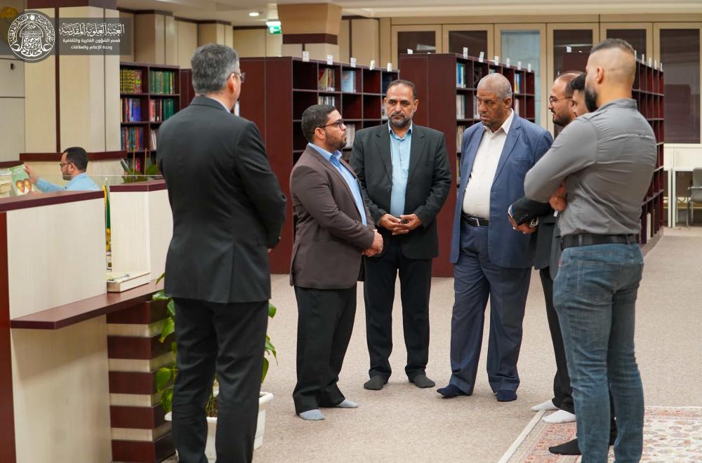 وفد من طلبة كلية الفقه في جامعة الكوفة يزور مكتبة الروضة الحيدرية  